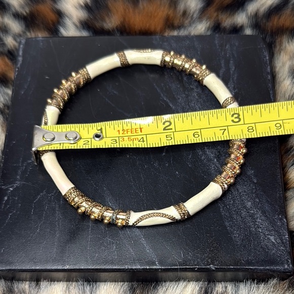 Susan Graver Ivory & Gold Vintage style Women's Bangle Bracelet - Picture 6 of 7